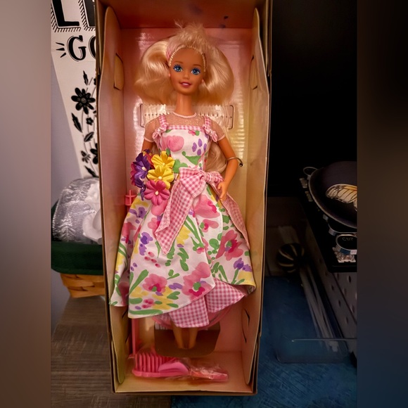 Barbie Spring Petals Bath & Body Set - Pink and Purple - Picture 2 of 7